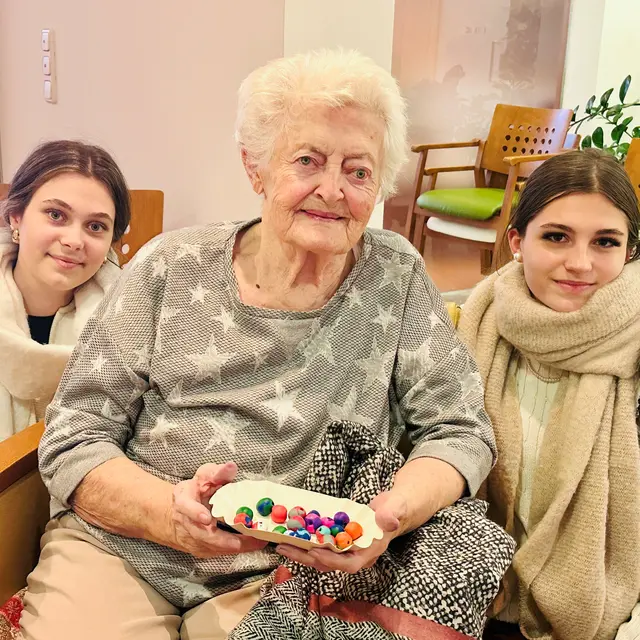 Schüler der dritten Klassen der Fachschule für wirtschaftliche Berufe setzten sich intensiv mit dem Umgang mit älteren und demenziell erkrankten Menschen auseinander. | Foto: Pannoneum