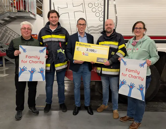Markus Reinfeld und seine Familie übergaben die Spende in Höhe von 2.100 Euro an die Feuerwehr Deutschkreutz-Girm. | Foto: Markus Reinfeld &amp; Family
