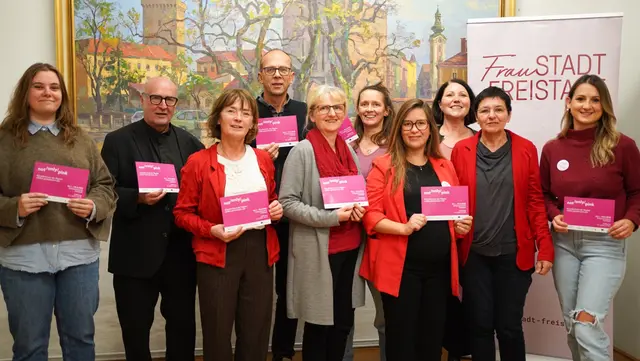 Von links: Bettina Stütz, Christian Hackl, Heidemarie Pöschko, Herbert Pointner, Christine Lasinger, Andrea Fröhlich, Emina Schaumberger, Elvira Fleischanderl, Hedi Hofstadler und Julia Schober. | Foto: Michael Eibl