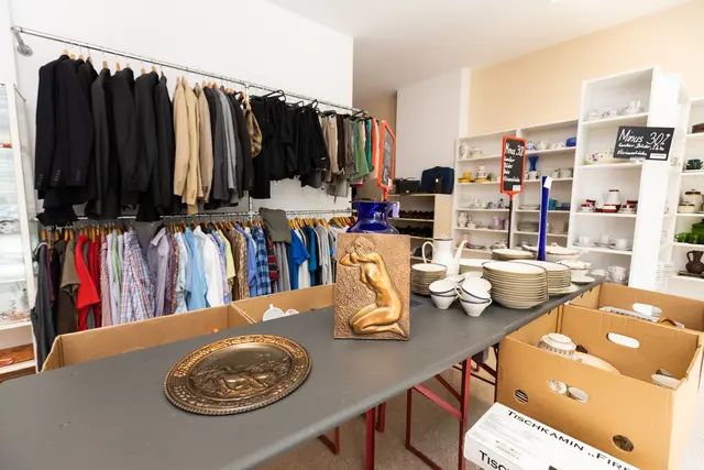 Im Vintage-Shop in Ottakring kann man unzählige Schnäppchen shoppen.  | Foto: Volkshilfe Wien