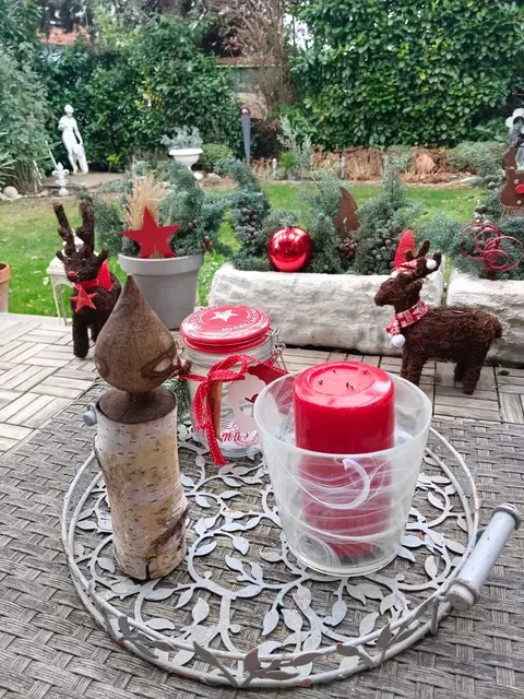 Auch unter dem Tag ist es im Garten festlich. | Foto: Ursula I.