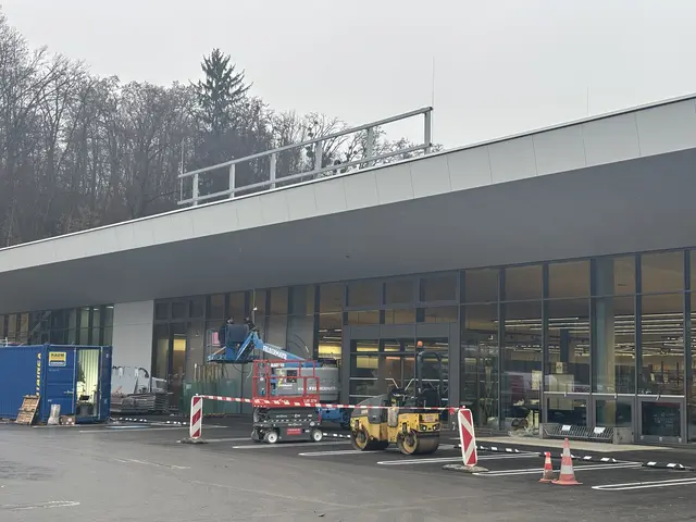 Noch wird auf der Baustelle fleißig gearbeitet. Am 22. Jänner soll der neue Eurospar in Güssing eröffnet werden. | Foto: Martin Wurglits