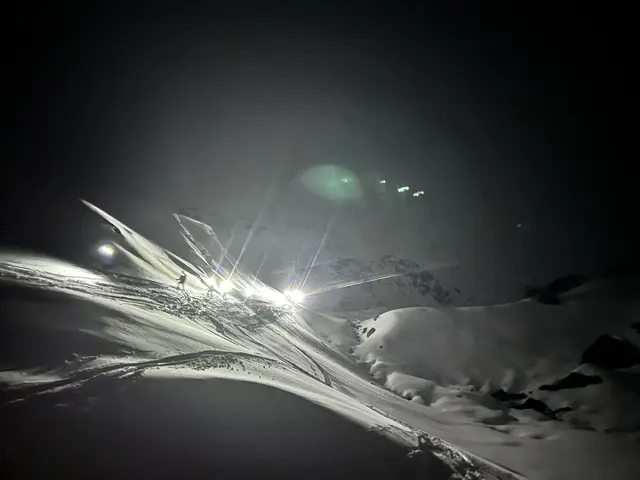 Die Bergretter bei einem nächtlichen Einsatz im Vorjahr, im Bereich Aleitspitz/Bamberger Hütte. | Foto: Bergrettung