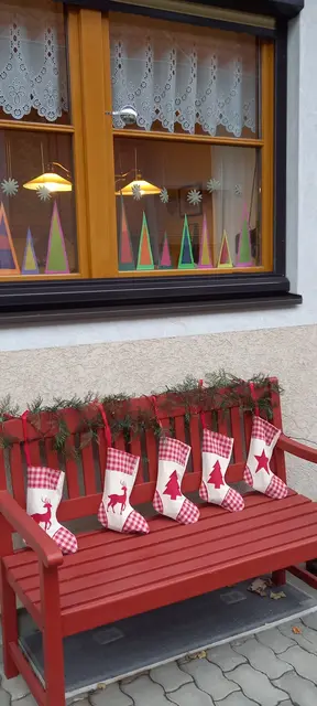 Bei Christine R. ist es schon vor dem Betreten ihres Zuhauses festlich | Foto: Christine R.