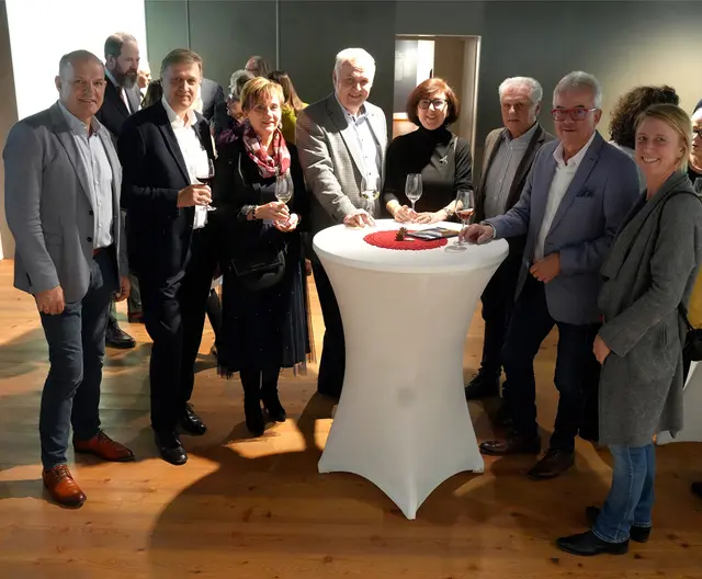 Landtagsabgeordneter und Bürgermeister Otto Auer (ÖVP, Höflein), Bürgermeister Felix Medwenitsch und Gattin (VP, Hof), Bürgermeister Franz Glock und Gattin (ÖVP, Göttlesbrunn-Arbesthal), Bürgermeister Johann Köck (ÖVP, Prellenkirchen), Bürgermeister Gerhard Weil (SPÖ, Stadtgemeinde Bruck-Wilfleinsdorf), Bernadette Mauthner (Geschäftsführerin Energiepark Bruck/Leitha) | Foto: Haydnregion NÖ