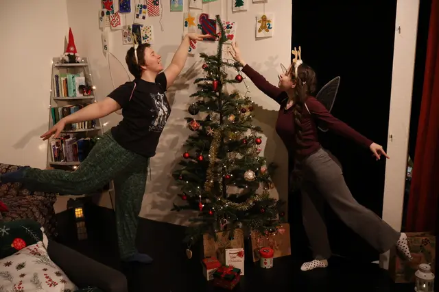 Auch wenn Weihnachten nicht für immer geht, bietet das Theater Libelle auch in der Nachweihnachtszeit noch eine festliche Stimmung.  | Foto: Dominique Kucera