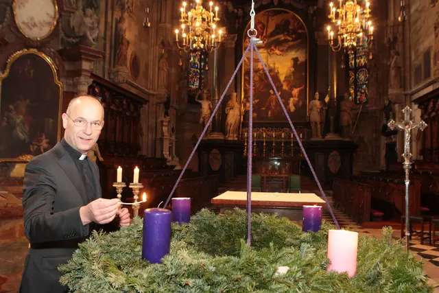 Nicht nur Dompfarrer Toni Faber lädt zu Weihnachten in "sein" Haus. In den größten Kirchen Wiens gibt es bein breites Programm für die Gläubigen. (Archiv) | Foto: APA-Images / KURIER / Franz Gruber