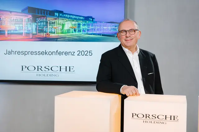 Der Sprecher der Geschäftsführung der Porsche Holding Salzburg, Hans Peter Schützinger, geht von 285.000 bis 290.000 in Österreich verkauften Autos im neuen Jahr 2026 aus, die 300.000er-Grenze werde man wegen der wirtschaftlichen Situation nicht knacken. | Foto: Porsche Holding Salzburg