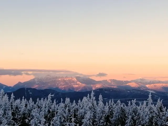 Blick vom Teufelstein in Richtung Rax und Schneeberg