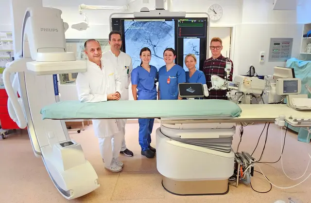 v.l.: Primar Armand Daliri (Radiologie), OA Alexander Zechmann (Radiologie), Radiologietechnologin Rosmarie Jetzbacher (IGZ), Radiologietechnologin Anna Rest (IGZ), DGKP Paulina Janiewska (IGZ) und Stefan Brandstätter (Leiter Medizintechnik). | Foto: KSK/Tinhof