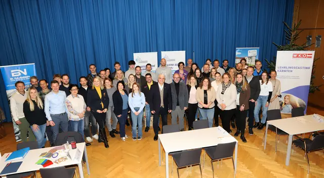 Im Stadtsaal Feldkirchen trafen angehende Lehrlinge auf ihre künftigen Chefs. | Foto: Manfred J. Schusser