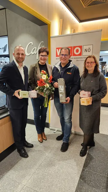 WKNÖ-Bezirksstellenleiter Andreas Hofbauer, Barbara und Wolfgang Heindl, WKNÖ-Bezirksstellenobfrau Karin Rosenberger. | Foto: WKNÖ