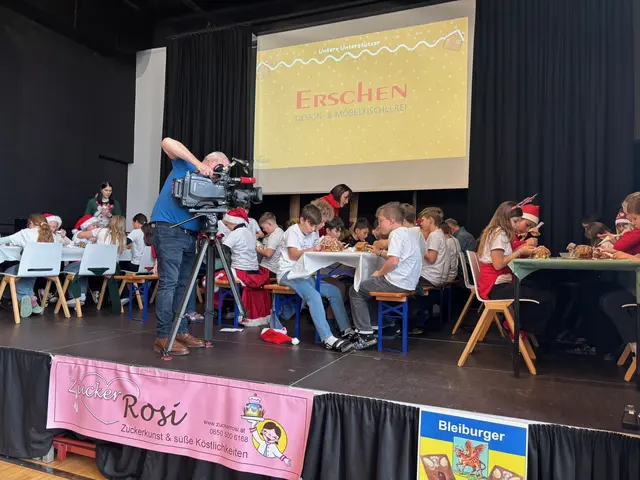 Die eifrigen Arbeiten fürs "Süße Weihnachtswunder für Licht ins Dunkel" wurden auch vom ORF mit der Kamera festgehalten. | Foto: MeinBezirk.at