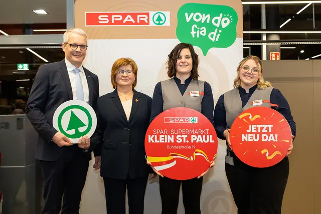 SPAR-GF Andreas Ender, Bürgermeisterin Gabi Dörflinger, Marktleiterin Nicole Pirker und Stellvertreterin Annabell Hermanig  | Foto: SPAR/gleissfoto