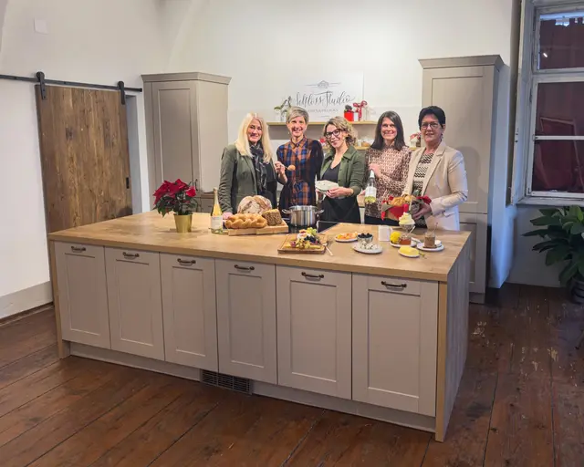 Gruppenbild – v.l.n.r.: Erika Geier, Claudia Pfeiler-Blach, Verena Pelikan, Agnes Lehner-Minkowitsch, Michaela Schmid | Foto: SchlossStudio – Verena Pelikan