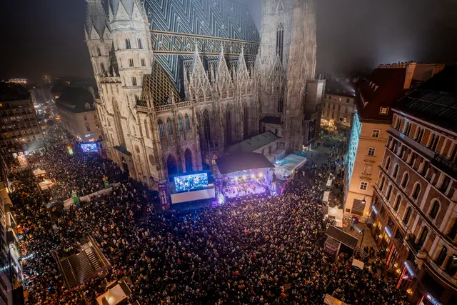 Die Bühne Stephansplatz beim Wiener Silvesterpfad 2024. | Foto: stadt wien marketing, Christian Kremser