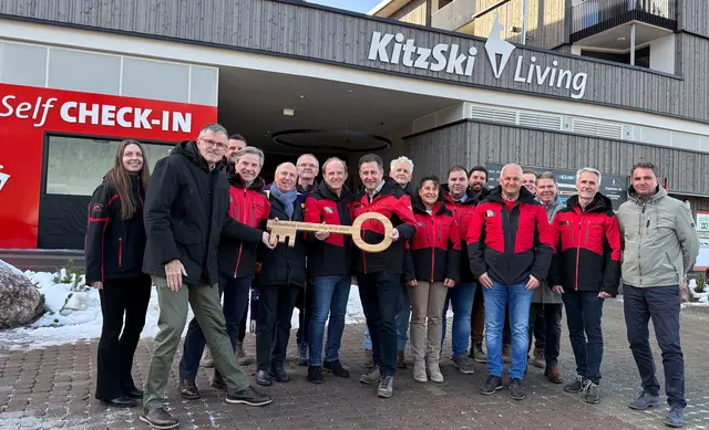 Das Team der Bergbahn AG Kitzbühel mit ARV Bgm. Klaus Winkler, Stadtpfarrer Michael Struzynski, der Architektengruppe P3, Vertretern der Firma Bodner und Baumeister Martin Juffinger. | Foto: H. Lackner