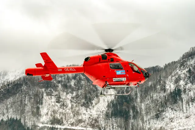 Die Bergung per Notarzt-Hubschrauber gelang – die Studenten wurden sicher vom Hohen Sarstein geborgen. | Foto: FOTOKERSCHI.AT / KERSCHBAUMMAYR (Symbolfoto)