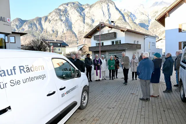Sprengelobmann Alois Holjevac gab den Anwesenden Infos über die beiden neuen Fahrzeuge.