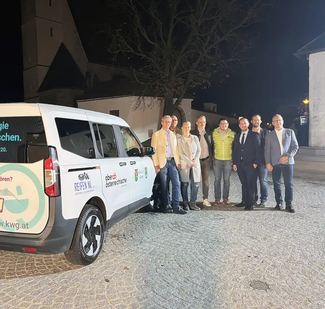 Franz Gast, Manfred Göbl, Nicole und Rainer Niederländer, Michael Stiefmüller, Peter Zehetner, Michael Hochleitner, Georg Seethaler (v.l.). | Foto: Gemeinde Rüstorf