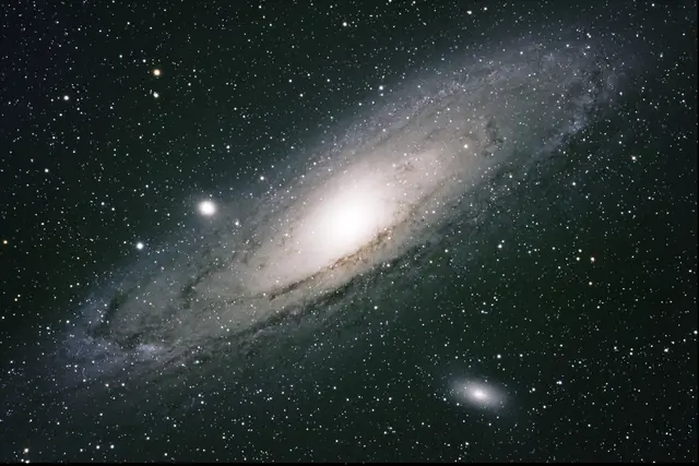 Im Februar können astronomisch Interessierte den winterlichen Nachthimmel bei der Spezialführung „Sterndl schaugn“ gemeinsam mit ExpertInnen erkunden. | Foto: Norbert Span