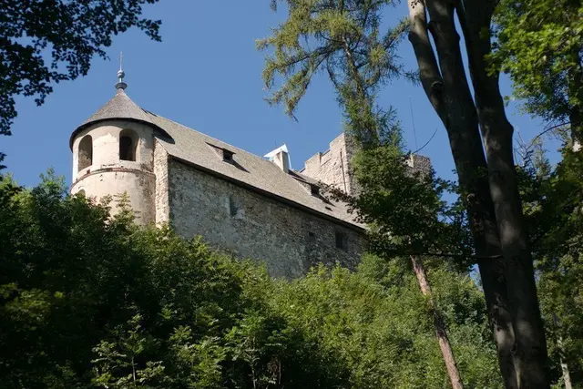 Einstige Touristenattraktion mit ungewisser Zukunft: Ende November 2025 ist der Pachtvertrag der Stadt Graz für die Burgruine Gösting ausgelaufen. | Foto: Region Graz/Hans Wiesenhofer