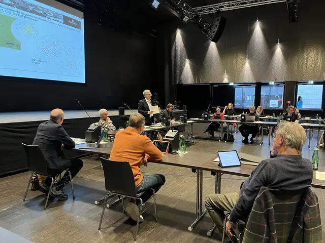 "Es würde keinen Park geben, wenn wir es 'nieder-zonen' und dafür die Parkflächen verbauen", so Bgm Martin Krumschnabel.  | Foto: Barbara Fluckinger