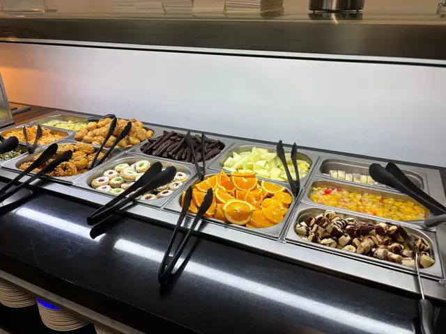 Das Buffet wurde großzügig genutzt, das Service-Team sorgte für einen reibungslosen Ablauf und stetiges Nachfüllen der Speisen. | Foto: Manuela Danzinger