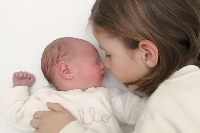 Name: Malia
Geburtsdatum: 12.12.2025
Gewicht: 3.225 g
Größe: 50 cm
Namen der Geschwister: Elias-Luca, Leon, Elina
Eltern: Jennifer und Christian Adams-Kempf aus Söding-St.Johann | Foto: Babysmile