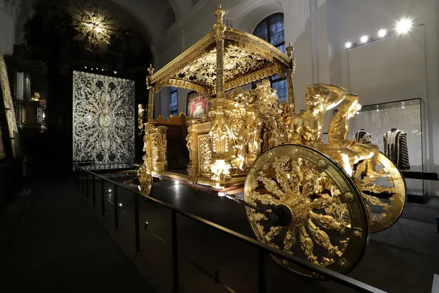 Die goldene Zeremonialkutsche des kaiserlichen Botschafters Johann Anton von Eggenberg war das Highlight der Steiermark Schau im Schloss Eggenberg.  | Foto: Universalmuseum Joanneum/J.J.Kucek