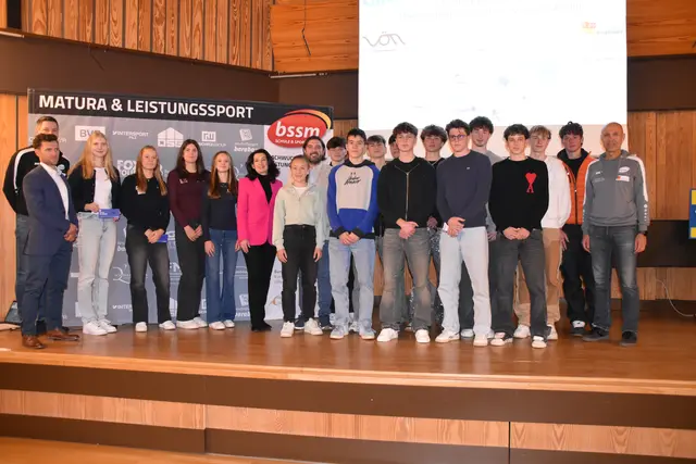 Alle Nominierten mit den Ehrengästen. | Foto: MeinBezirk/Michael Strini