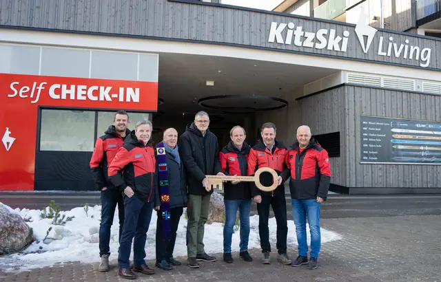 Prok. Florian Wörgetter, Vorstandsvorsitzender Anton Bodner, Stadtpfarrer Michael Struzynski,
ARV Bgm. Klaus Winkler, BR Werner Gantschnigg, ZBRO Andreas Hochwimmer und Vorstand Christian Wörister. | Foto: KitzSki/J. Frenner
