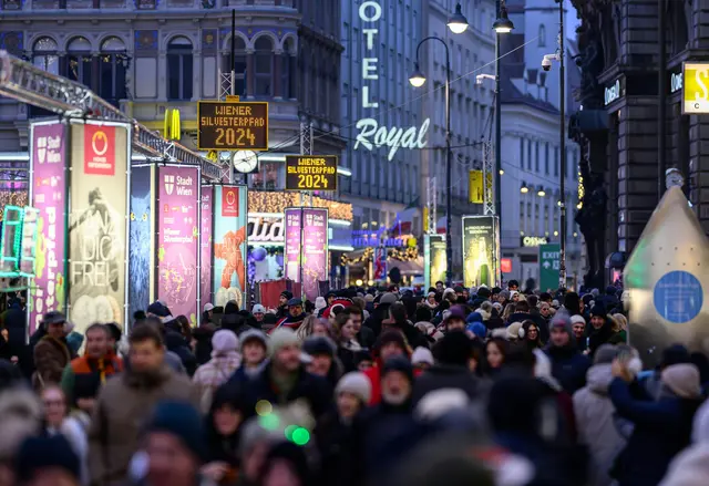 Auch dieses Jahr werden tausende Besucherinnen und Besucher in die Wiener City strömen. Im Bild der Wiener Silvesterpfad 2024. | Foto: APA-Images / APA / MAX SLOVENCIK