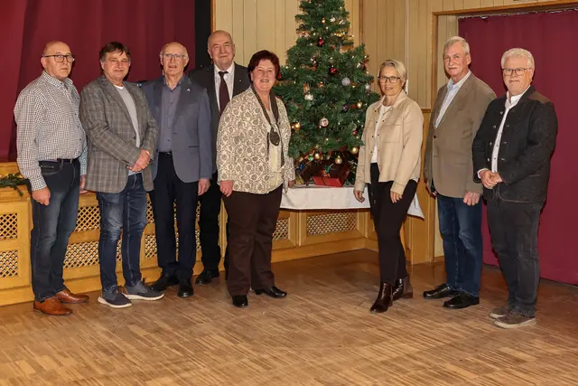 Vorsitzende Maria Danninger (M.) mit den Ehrengästen | Foto: Pensionistenverband Dietmanns