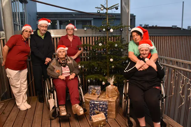 Stefanie Dafert, Gertrude Schmalzbauer (sitzend) mit Refka Charfedine, Willibald Stark, Evelyn Schrenk und Klaudia Pehm (stehend, jeweils v.l.) | Foto: PBZ Waidhofen/Thaya