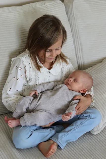 Name: Nora mit Schwester Mona
Geburtsdatum: 18.09.2025
Gewicht: 1.750 g 
Größe: 41 cm
Mutter: Eva-Maria Flucher aus St. Veit in der Südsteiermark  | Foto: Eva-Maria Flucher