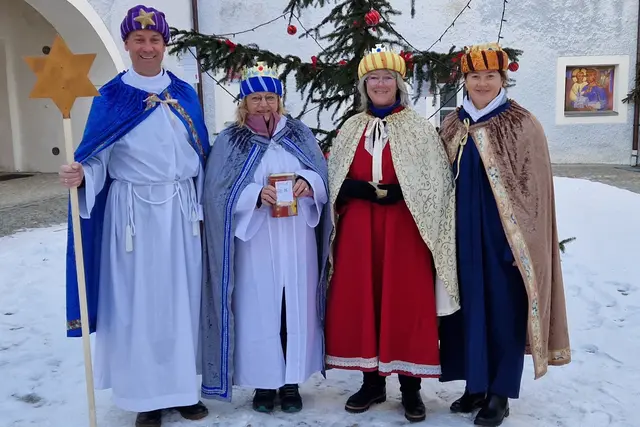 Im Bild vl.n.r.: Der Bürgermeister von Mariapfarr Andreas Kaiser mit Elisabeth Seitlinger, Andrea Moser und Walburga Kaiser. Mariapfarr  | Foto: Marktgemeinde Mariapfarr/Privat 