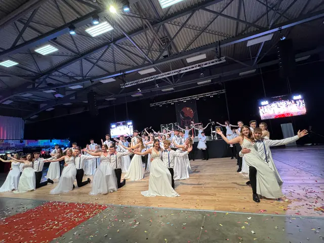Die Polonaise beeindruckte auch beim Maturaball der Informatik-Abteilung. | Foto: Laura Alber