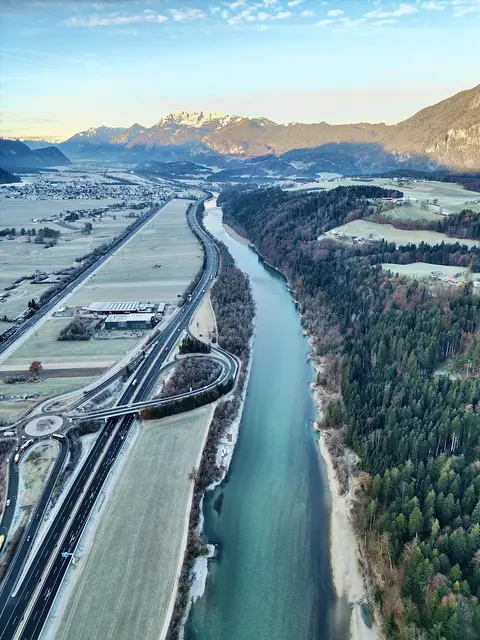 Alle geotechnischen Erkundungsbohrungen, die Feldarbeiten zur Bodenbeweissicherung und die Bodenbewertung zur Sicherung der Bodenqualität konnten mit 2025 abgeschlossen werden.  | Foto: Wasserverband Hochwasserschutz Unteres Unterinntal