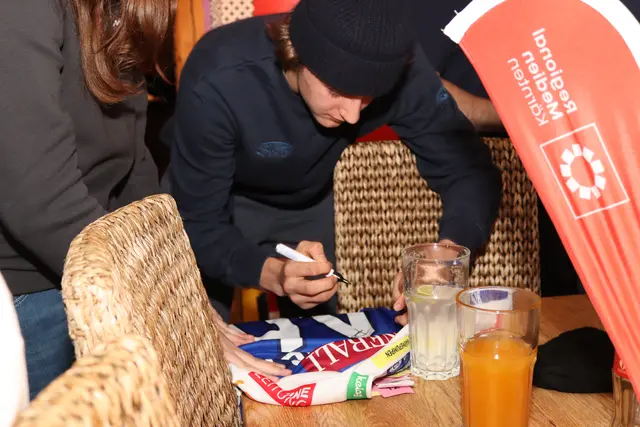 Nach den Interviews folgten Autogramme und Fotos. | Foto: MeinBezirk/Chiara Kresse
