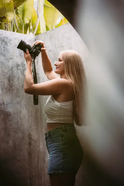 Nach ihrer Ausbildung zur Grafikdesignerin hat Jana Sophie Zellinger Vollzeit in einer Grafikagentur gearbeitet. Schritt für Schritt habe sich dann die Selbstständigkeit ergeben.  | Foto: Zellinger