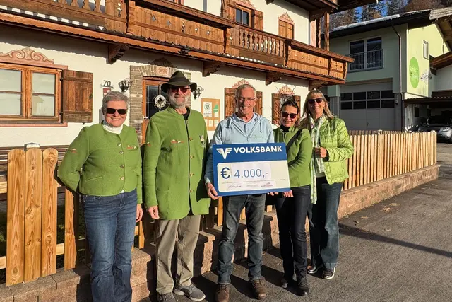 R. Mauracher, Martin Nagiller, Herbert Wechselberger/ Obmann Lilienhof Schwoich, N. Gebhardt und G. Schuler stellvertretend für die 17 aktiven Guides des Vereins (v.l.). | Foto: G. Schuler