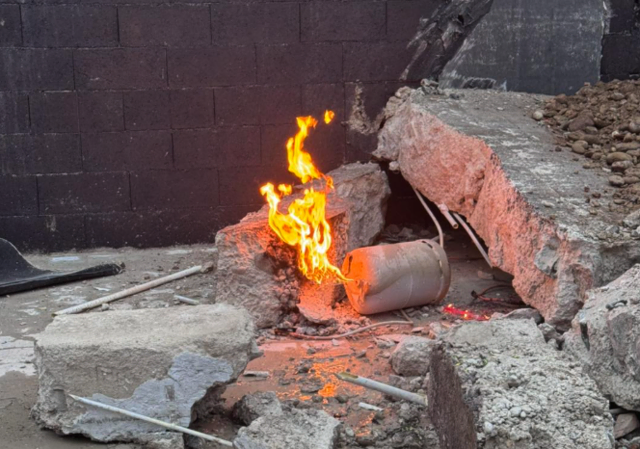 Bei Flammarbeiten riss der Flaschenhals einer Gasflasche ab, wodurch es zu einer Stichflamme kam. | Foto: Berufsfeuerwehr Klagenfurt am Wörthersee