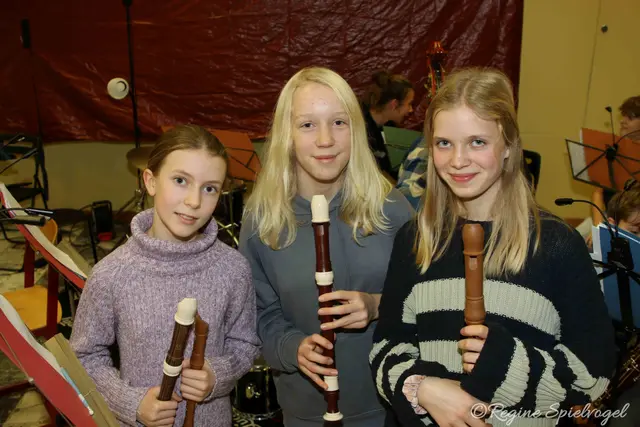 Leah, Marvie und Matilda bildeten ein Flötenensemble sie haben fleißig geübt für das Lesekino.