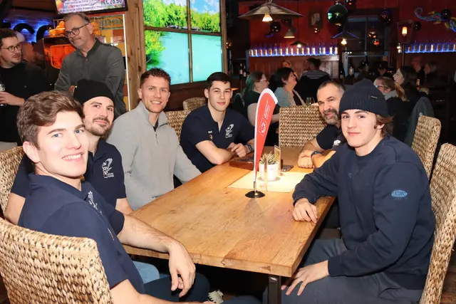 V.l.: Felix Maxa, Adam Helewka, Guus van Nes, Elias Wallenta, Pierre Allard und Paul Sintschnig  | Foto: MeinBezirk/Chiara Kresse