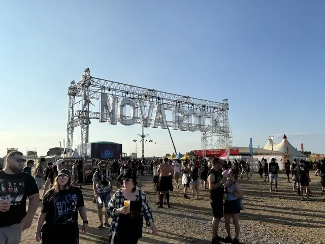 220.000 Besucherinnen und Besucher strömten 2025 zum Nova Rock.  | Foto: Bernhard Kerezsi