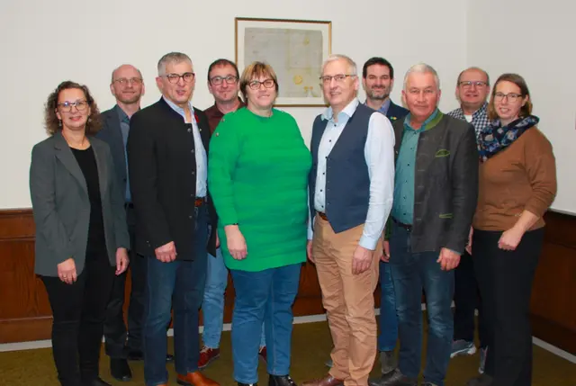 Von links: Barbara Hasel (Prokuristin &amp; GGR Rastenfeld), Andreas Groyß (Prokurist &amp; Bürgermeister Albrechtsberg), Andreas Pichler (Prokurist &amp; Bürgermeister Lichtenau), Bernhard Hofstetter (Prokurist und Amtsleiter Weinzierl am Walde), Cornelia Juster (Geschäftsführerin &amp; Bürgermeisterin Sallingberg), Gerhard Wandl (Geschäftsführer &amp; Bürgermeister Rastenfeld), Stefan Hagmann (Prokurist &amp; Stadtrat Gföhl), Franz Aschauer (Prokurist &amp; Bürgermeister Jaidhof), Christian Huber (Prokurist &amp; Vizebürgermeister Großgöttfritz), Christina Martin (Prokuristin &amp; Bürgermeisterin Kirchschlag)
 | Foto: Marktgemeinde Rastenfeld