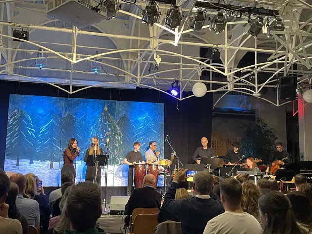 Ismael Barrios gemeinsam mit der Schulband. | Foto: MeinBezirk/Helmut Riedl