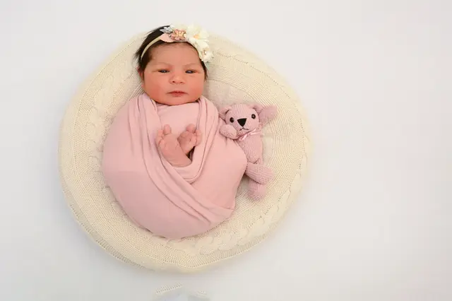 Name: Romina
Geburtsdatum: 10.12.2025
Gewicht: 3.440 g
Größe: 52 cm
Eltern: Daniela und Dumitru Samu aus Kapfenberg
 | Foto: Babysmile