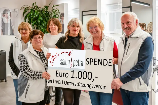 Waltraud Enthammer (UVEH), Anneliese Feichtenschlager (UVEH), Elisabeth Schamberger (UVEH), Spenderin Petra Diethör, Christa Luttinger (Obfrau UVEH) und Friedrich Schwarzenhofer (UVEH). | Foto: UVEH/Luttinger